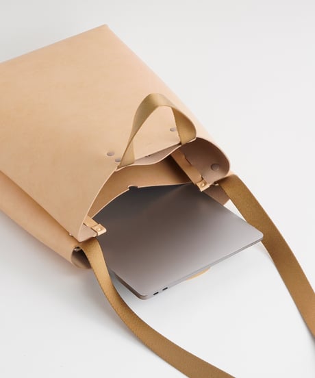 SEAMLESS TOTE BAG - L ( NUDE / BLACK )