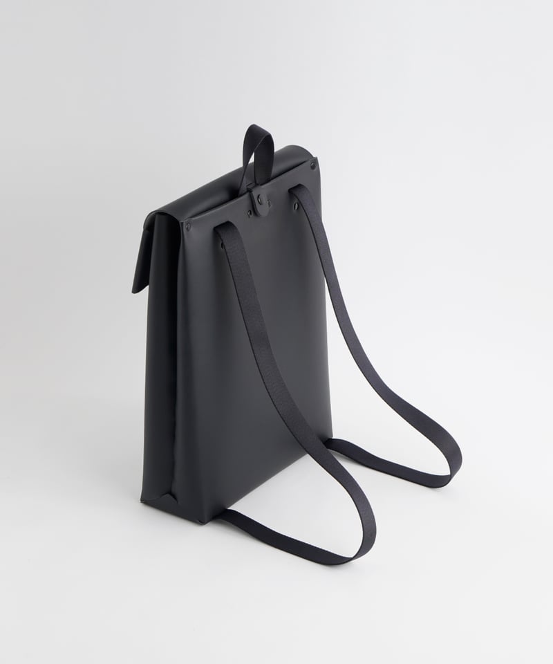 SEAMLESS BACKPACK ( NUDE / BLACK ) | i ro se O