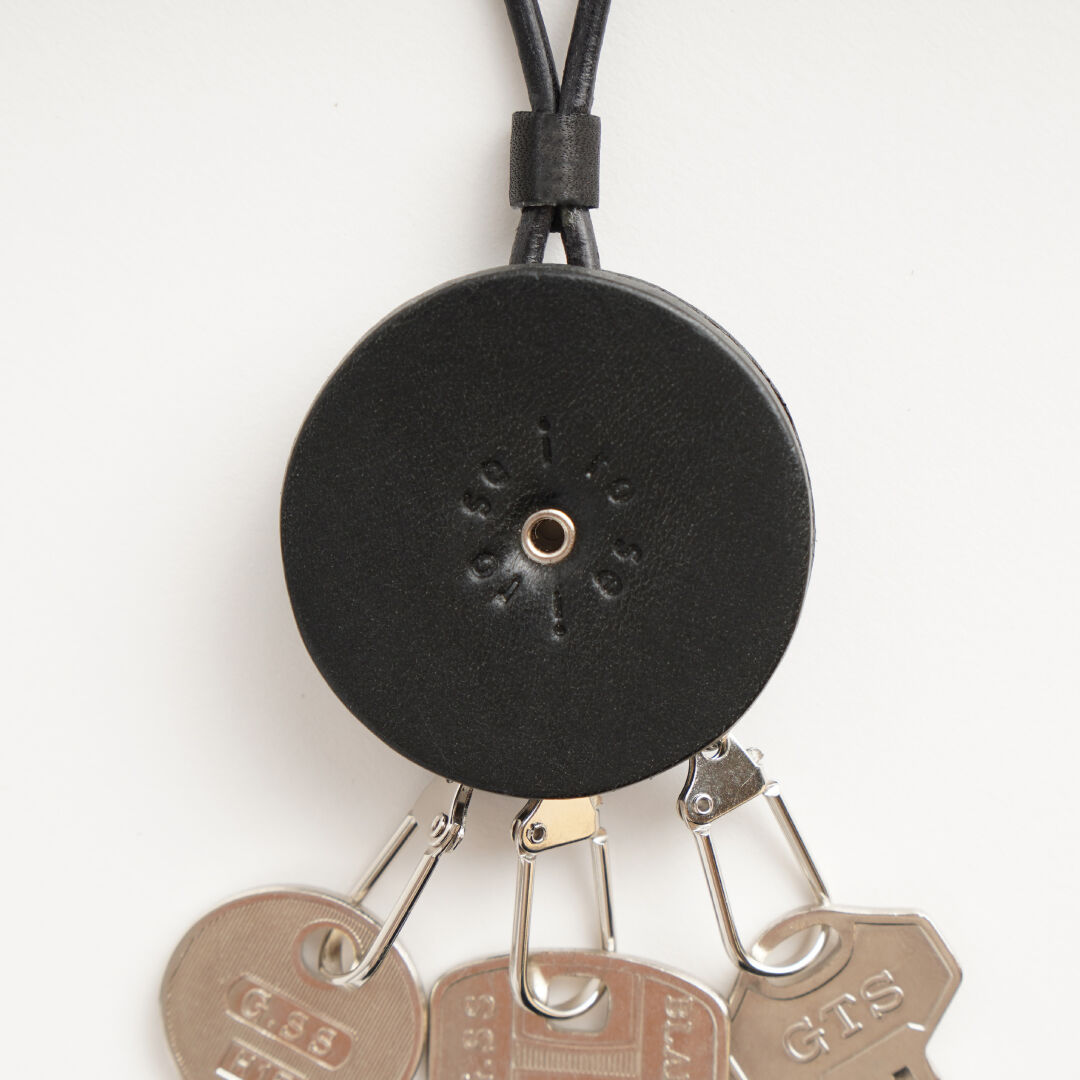 YOYO KEY HOLDER ( NUDE / BLACK ) | i ro se Off YOYO KEY HOLDER ( NUDE / BLACK ) | i ro se Off