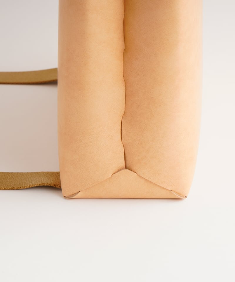 SEAMLESS BACKPACK ( NUDE / BLACK ) | i ro se O