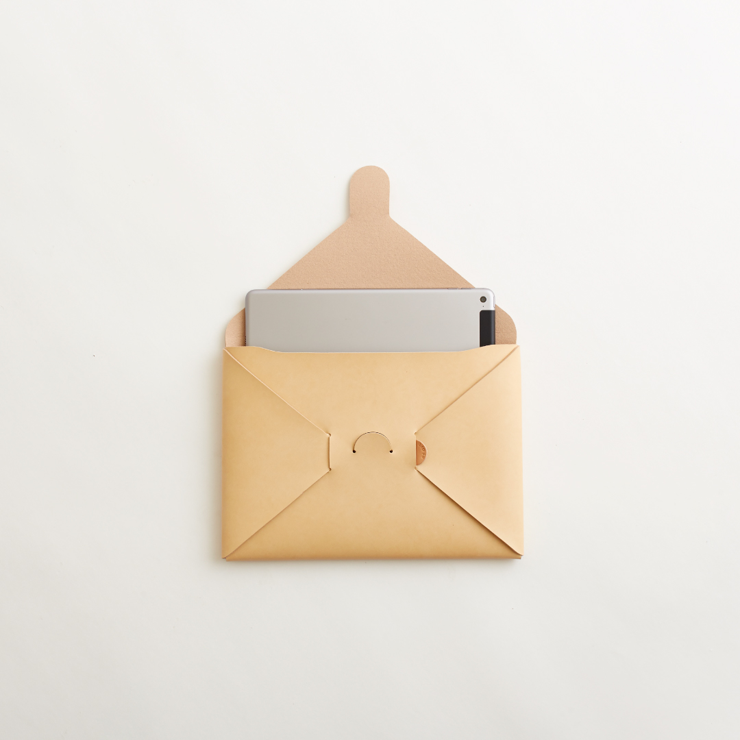 新品イロセirose封筒エンベロープ牛革レザークラッチバンドバッグマルチケース白 新品イロセirose封筒エンベロープ牛革レザークラッチバンド