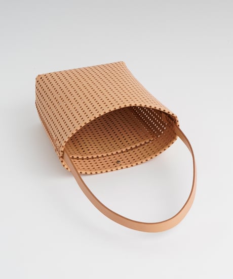 "KAGO" SHOULDER TOTE - M ( NUDE / BLACK )