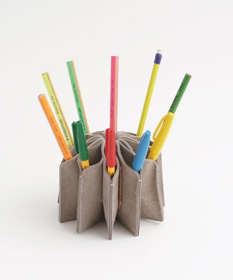 ACCORDING PENHOLDER ( 3 colors )