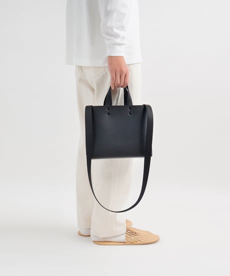 SEAMLESS TOTE BAG - S ( NUDE / BLACK )