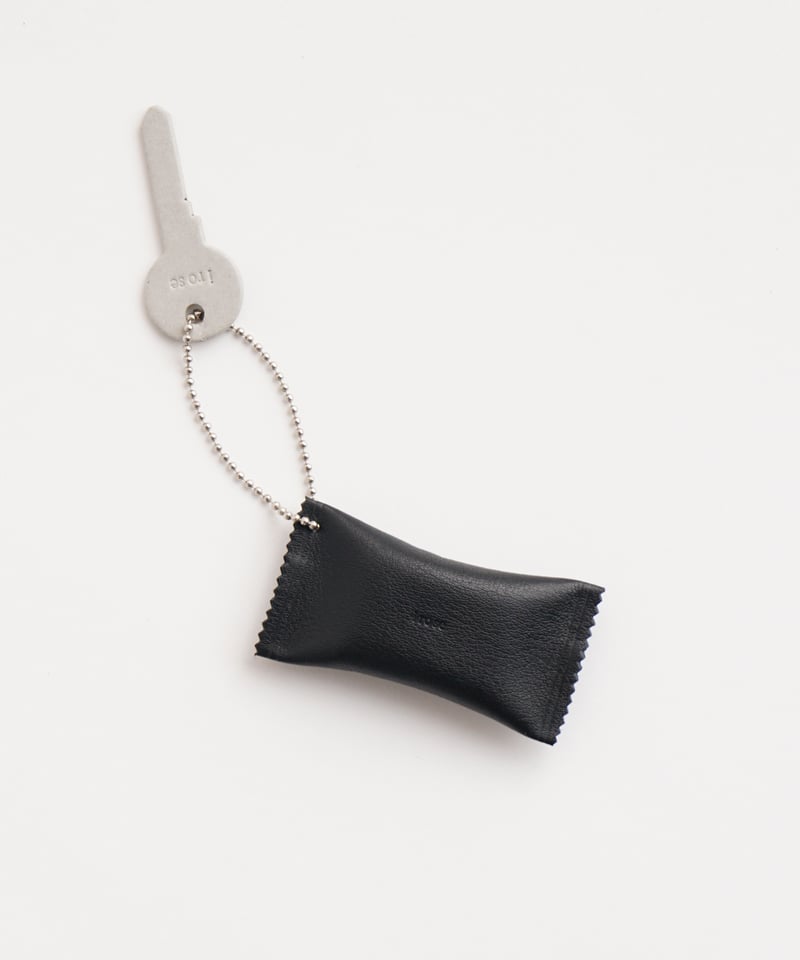 WHISTLE CHARM ( CAMEL / BLACK / SILVER ) | i ro