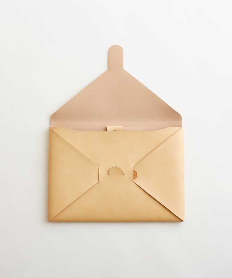SEAMLESS CLUTCH BAG-M ( BLACK / NUDE ) | i ro s
