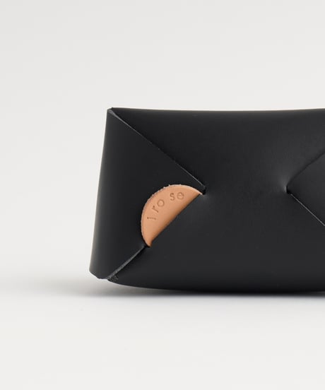 SEAMLESS SMALL CASE ( NUDE / BLACK )