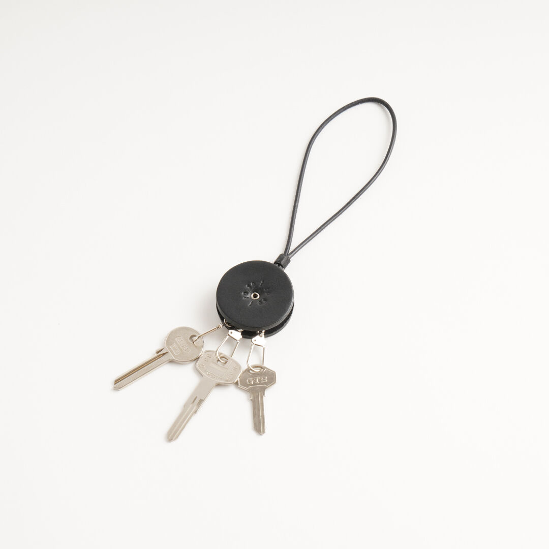 YOYO KEY HOLDER ( NUDE / BLACK ) | i ro se Off