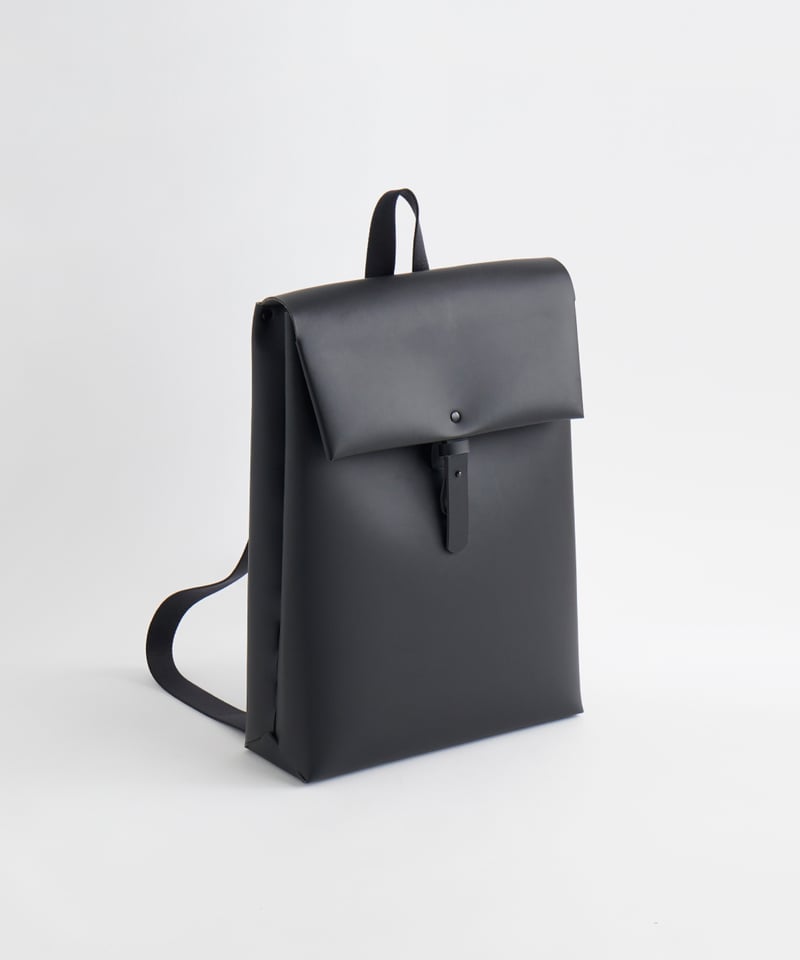 SEAMLESS BACKPACK ( NUDE / BLACK ) | i ro se O