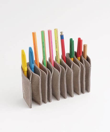 ACCORDING PENHOLDER ( 3 colors )