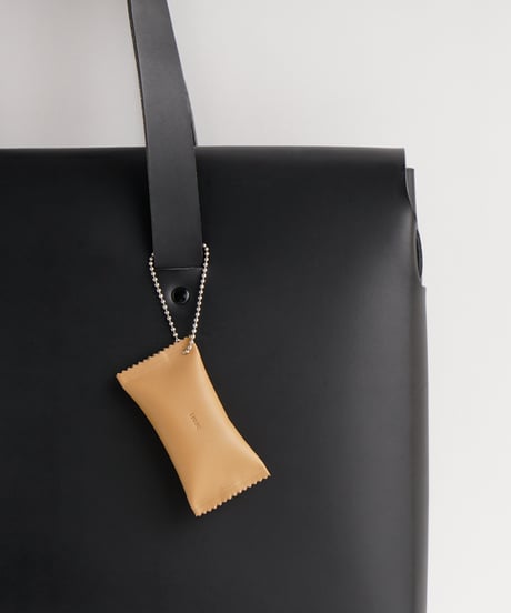 WHISTLE CHARM ( CAMEL / BLACK / SILVER )