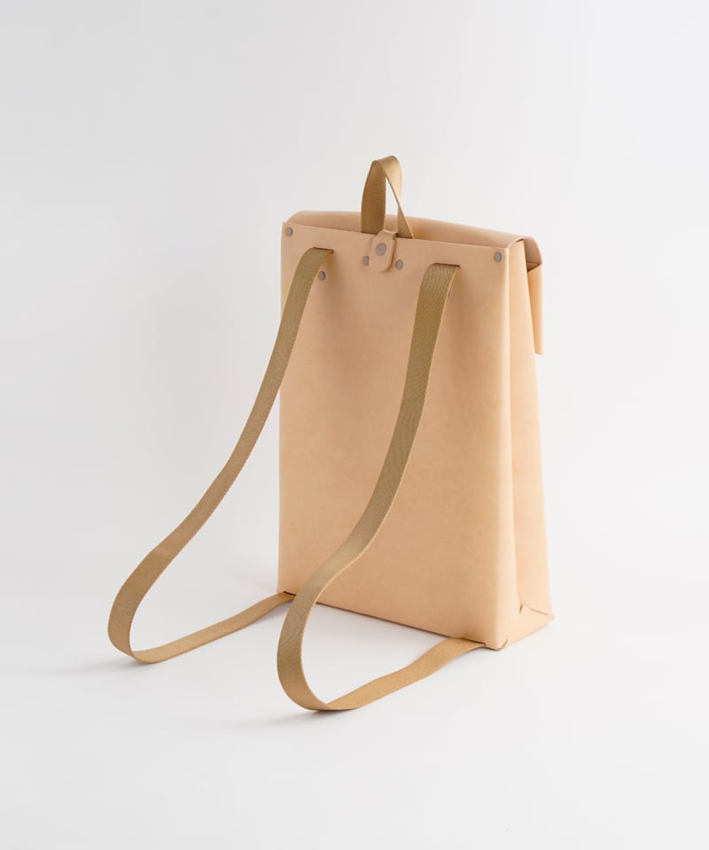 SEAMLESS BACKPACK ( NUDE / BLACK ) | i ro se O