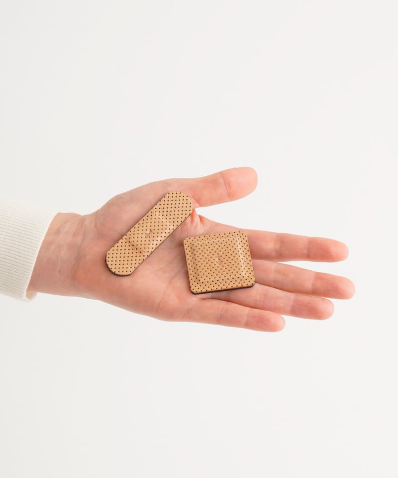 LEATHER MAGNET 