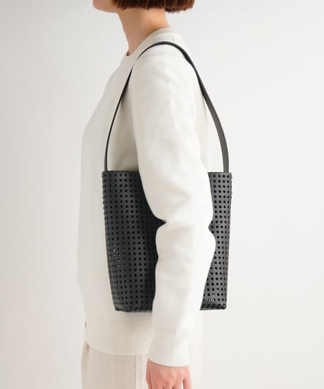 "KAGO" SHOULDER TOTE - M ( NUDE / BLACK )