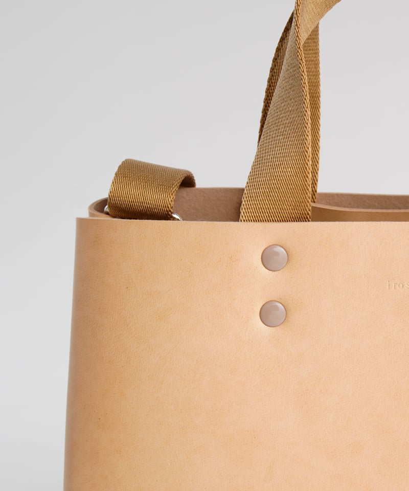 SEAMLESS TOTE BAG - S ( NUDE / BLACK ) | i ro s