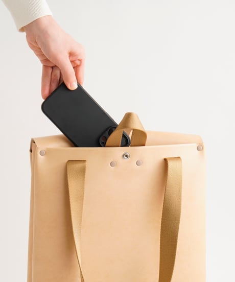 SEAMLESS BACKPACK ( NUDE / BLACK )