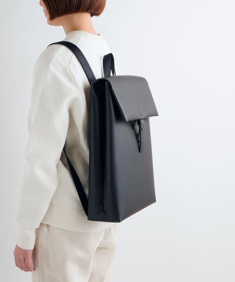 SEAMLESS BACKPACK ( NUDE / BLACK )