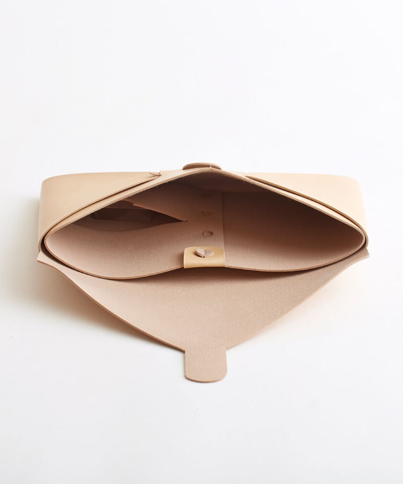 SEAMLESS CLUTCH BAG-M ( BLACK / NUDE ) | i ro s SEAMLESS CLUTCH BAG-M ( BLACK / NUDE ) | i ro s