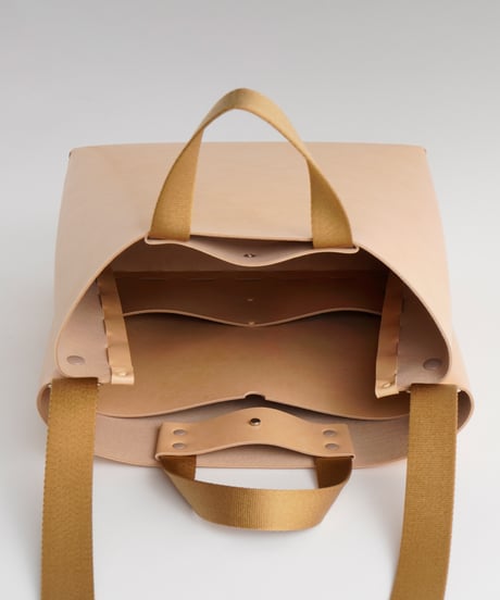SEAMLESS TOTE BAG - L ( NUDE / BLACK )