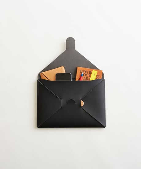 SEAMLESS CLUTCH BAG-S ( BLACK / NUDE )