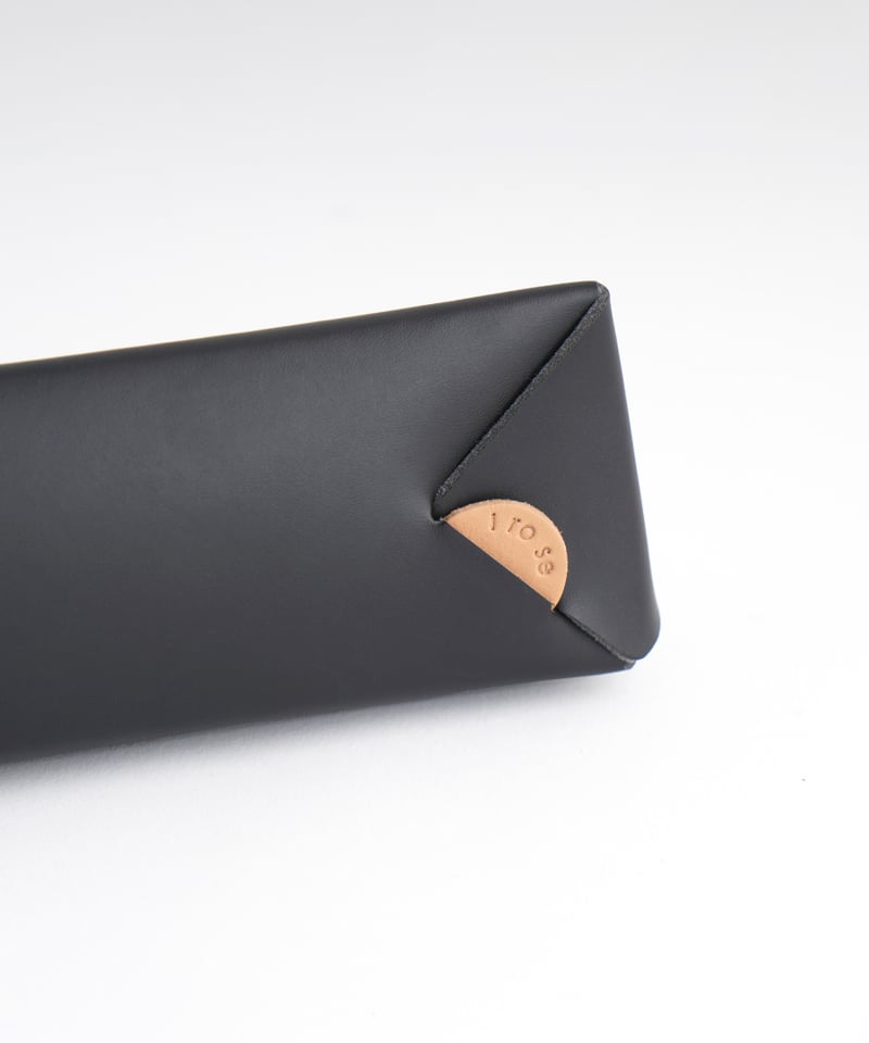 SEAMLESS GLASSES & PEN CASE ( NUDE / BLACK ) |