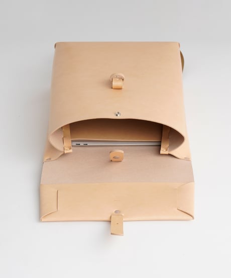 SEAMLESS BACKPACK ( NUDE / BLACK )