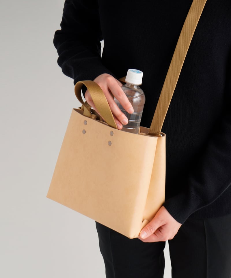 SEAMLESS TOTE BAG - S ( NUDE / BLACK ) | i ro s