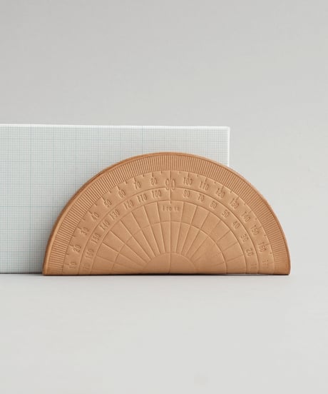 protractor coin case ( nude / black)