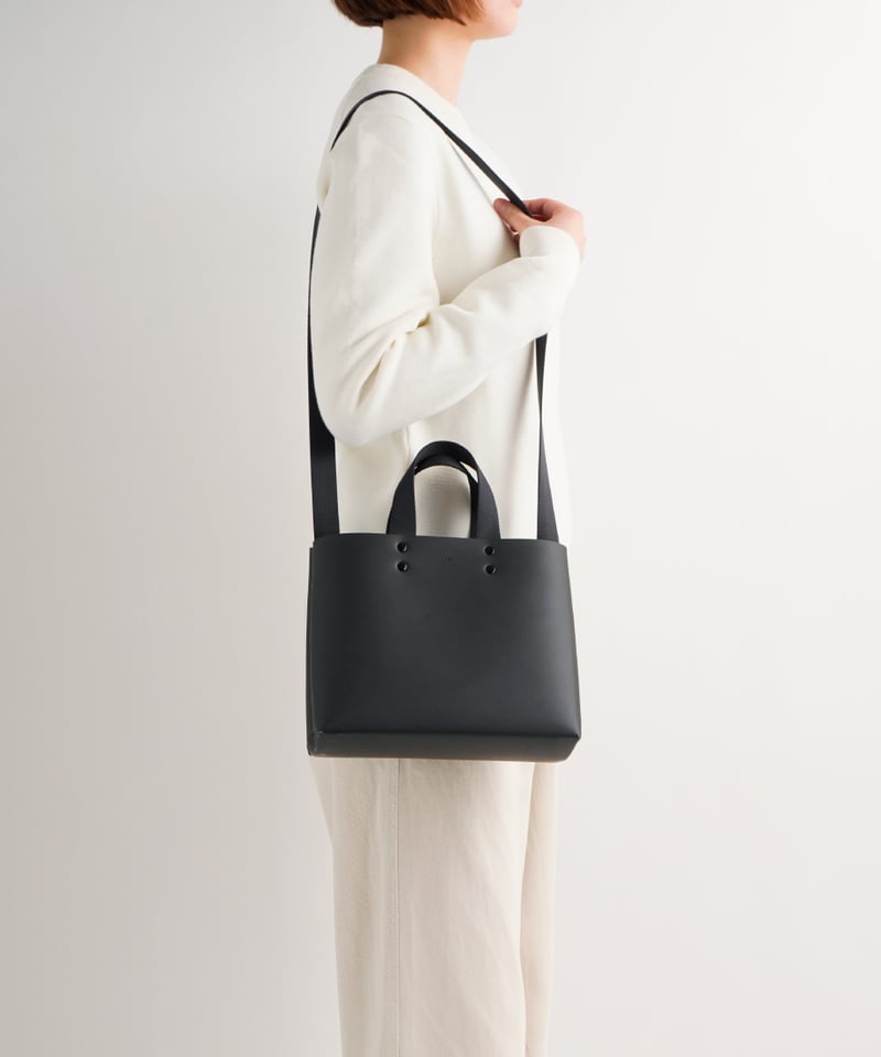 SEAMLESS TOTE BAG - S ( NUDE / BLACK ) | i ro s