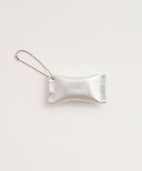 WHISTLE CHARM ( CAMEL / BLACK / SILVER )
