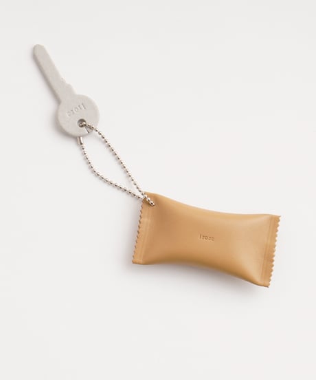WHISTLE CHARM ( CAMEL / BLACK / SILVER )