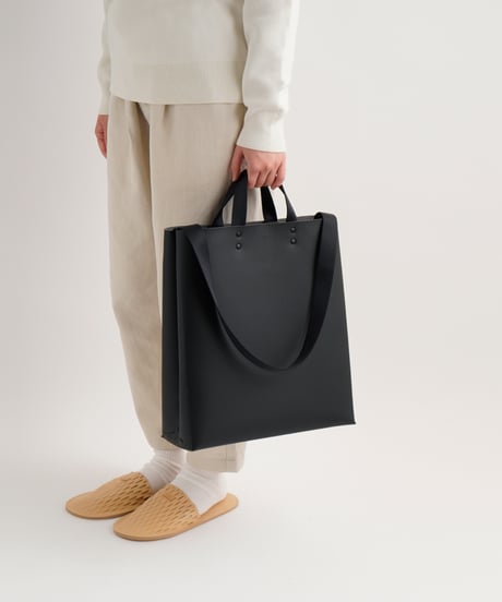 SEAMLESS TOTE BAG - L ( NUDE / BLACK )