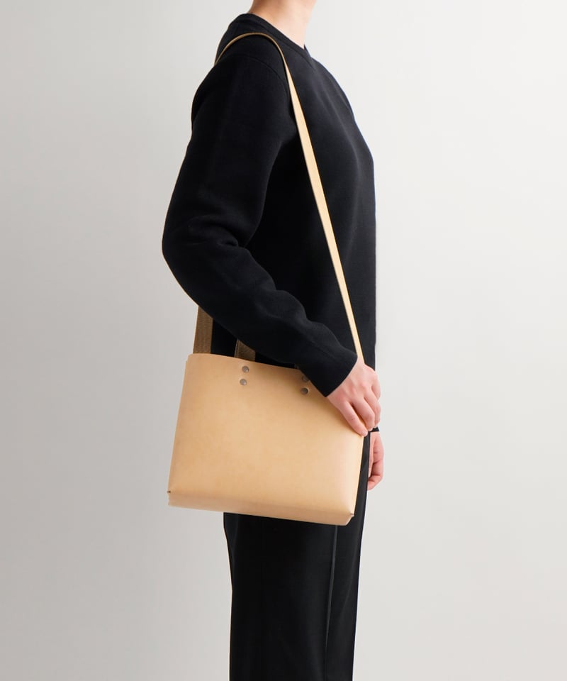 SEAMLESS TOTE BAG - S ( NUDE / BLACK ) | i ro s