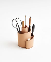 SPIRAL PEN STAND  (NUDE / BLACK)