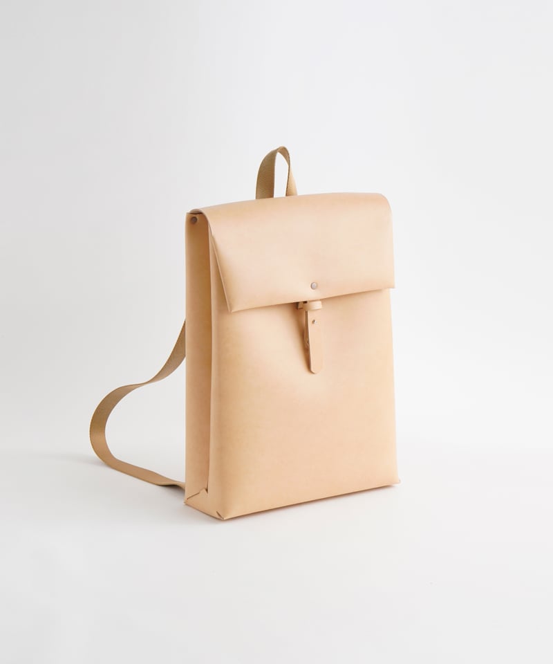 ＊irose リュック バックパック 封筒型＊ irose イロセ◇封筒型リュック（黒）レザー