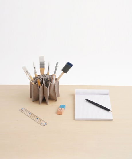 ACCORDING PENHOLDER ( 3 colors )