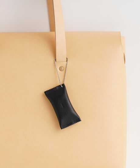 WHISTLE CHARM ( CAMEL / BLACK / SILVER )