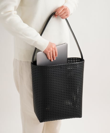 "KAGO" SHOULDER TOTE - L ( NUDE / BLACK )