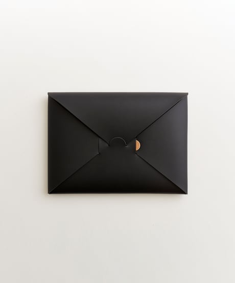 SEAMLESS CLUTCH BAG-M ( BLACK / NUDE )