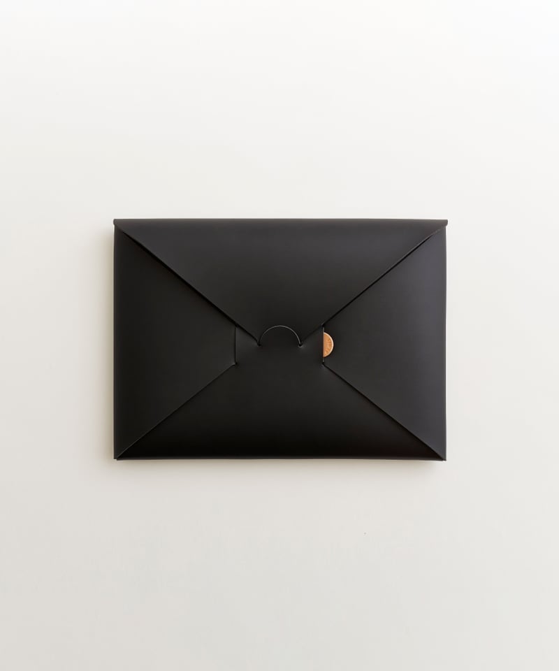 SEAMLESS CLUTCH BAG-M ( BLACK / NUDE ) | i ro s SEAMLESS CLUTCH BAG-M ( BLACK / NUDE ) | i ro s