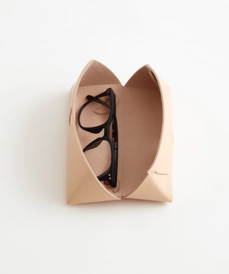 SEAMLESS GLASSES & PEN CASE ( NUDE / BLACK )