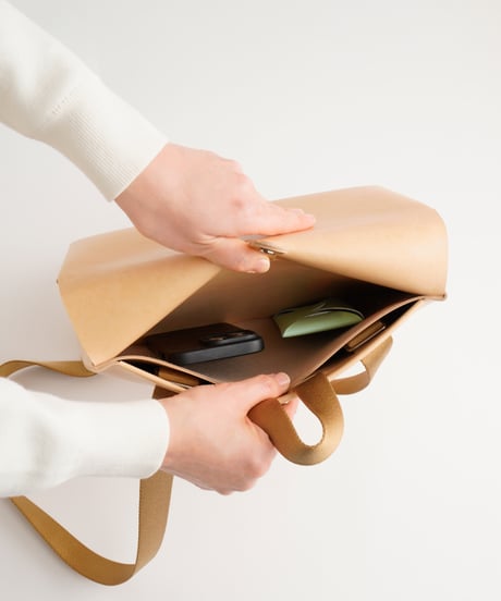 SEAMLESS BACKPACK ( NUDE / BLACK )