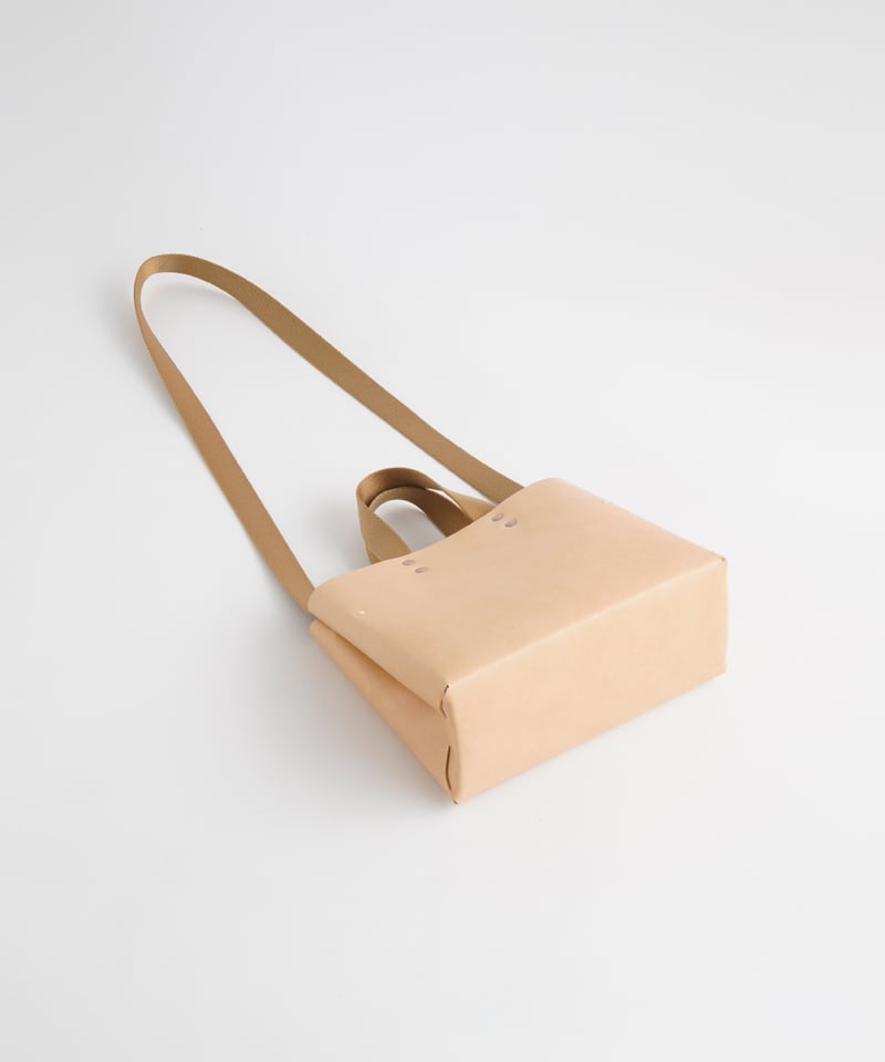 SEAMLESS TOTE BAG - S ( NUDE / BLACK ) | i ro s