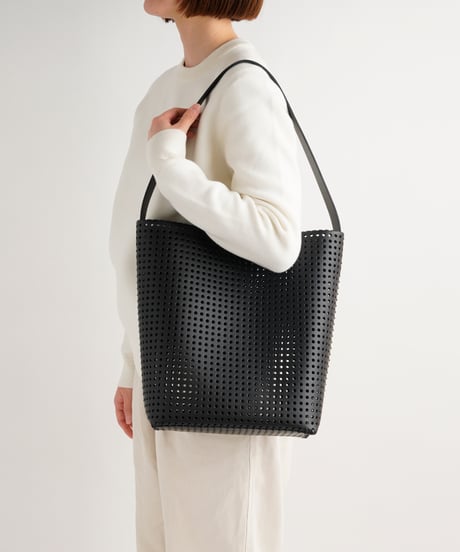 "KAGO" SHOULDER TOTE - L ( NUDE / BLACK )