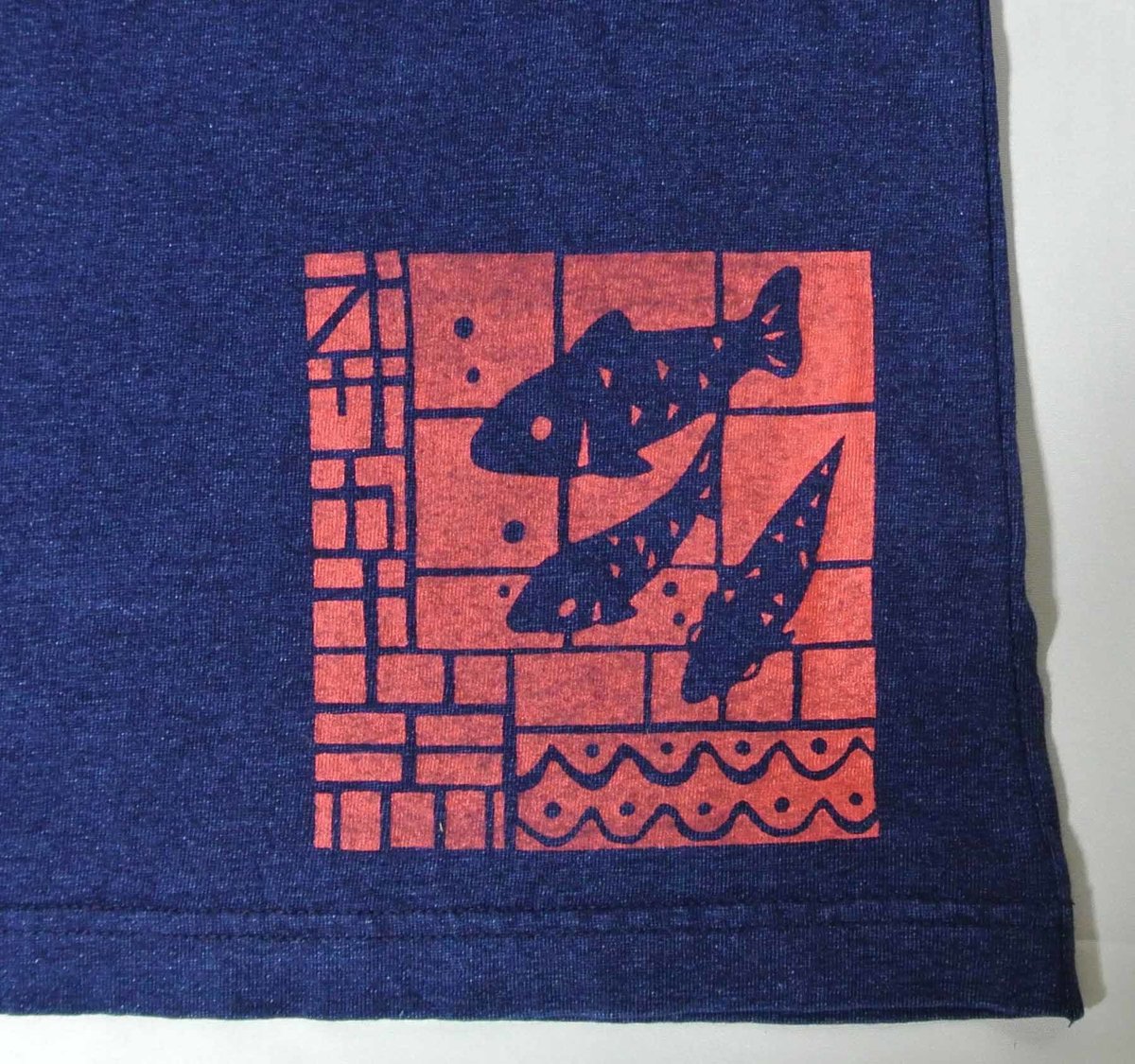 青色の魚イラストTシャツ 0_cd0fe95ecd6c7f3ee4c4968a1122