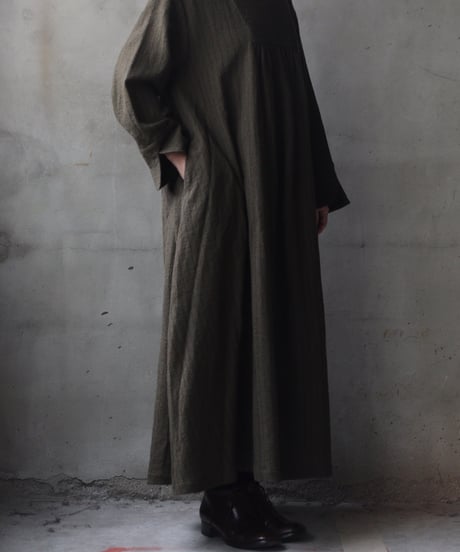 cavane キャヴァネ / Neckline switching dress wool100ワンピース / ca-25173