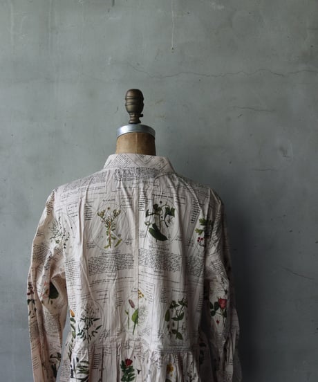 ALEKSANDR MANAMISアレクサンダーマナミ/ WINTER HERBARIUM LOOSE FRONT DRESSワンピース / am-24026