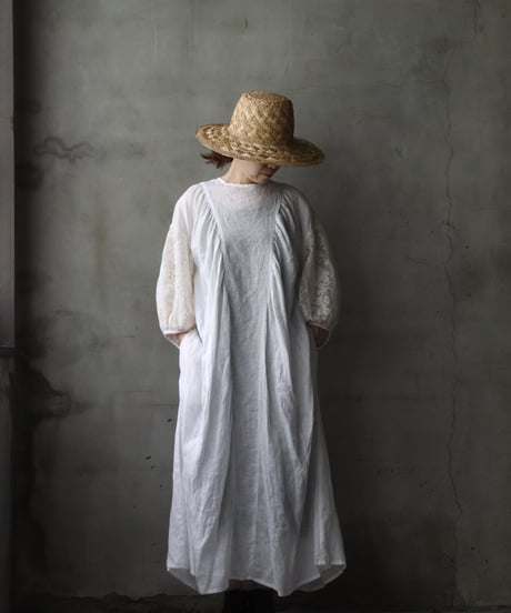 cavane キャヴァネ / Dress with voluminous sleevesワンピース / ca-26082