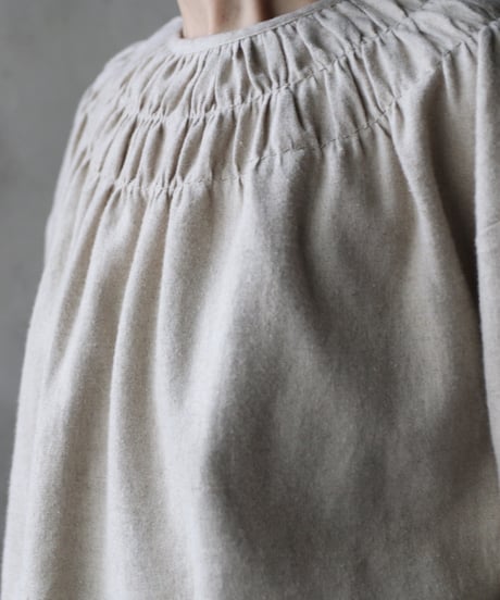 cavane キャヴァネ / Gathered stitch blouse linen & cottonブラウス / ca-25175