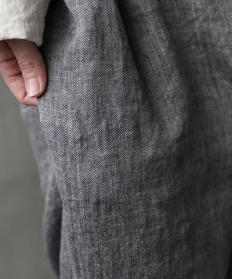 klauseクロイゼ / Linen Herring-bone Loose Fitting Tapered Trousers (ヘリンボーン) / kla-25017